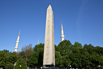 Obraz premium Obelisk and minarets of Sultanahmet Mosque, Istanbul, Turkey