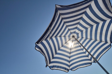 Parasol qui protège du soleil