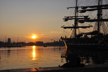 coucher de soleil sur le vieux port de marseille 7