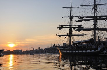 coucher de soleil sur le vieux port de marseille 9