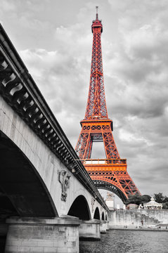 Fototapeta Eiffel tower monochrome and red