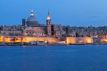 Obraz na płótnie Canvas Valletta by night