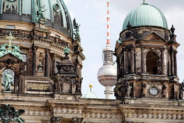 Berliner Dom, Fernsehturm. Berlin. © Bruno Bleu