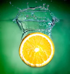  sinaasappel in water © Ievgen Skrypko