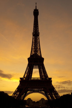 Fototapeta Sunset at the Eiffel Tower, Paris, France.