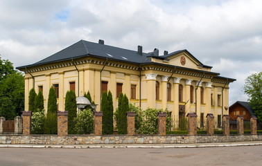Fototapeta na wymiar Radziecki pałac w Kołomyi, Ukraina.