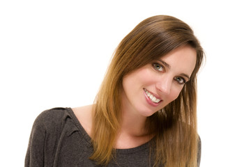 Fototapeta premium portrait einer lächelnden frau vor weißem hintergrund