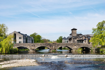 Stramongate bridge and weir at Kendall