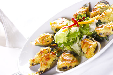 Cheese mussel, Baked mussels with cheese and garlic