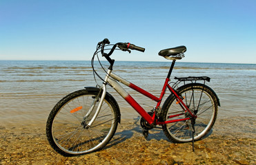 Fototapeta na wymiar Bike at the sea.