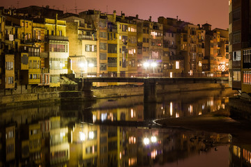 Fototapeta na wymiar Girona at night