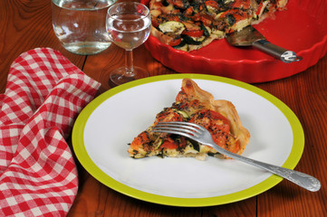 Assiette de tarte aux légumes