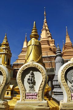 stupas in phnom penh
