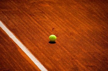 Fototapeten Terrain de tennis et balle jaune © Alexi Tauzin