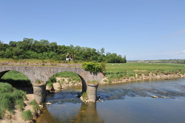 Fototapeta na wymiar Sur le Pont de la Roque 1