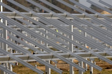 Montage Solarmodule im Solarpark
