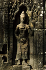 Fototapeta na wymiar an apsara statue in a temple full body, cambodia