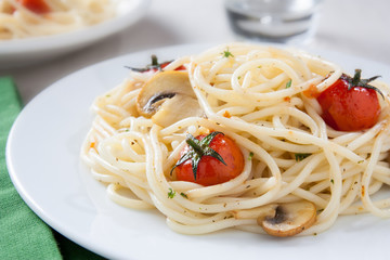 Spaghetti sautéed with cherry tomatoes and mushrooms