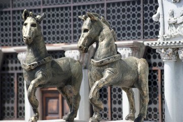 Naklejka premium The horses on St Mark’s Basilic in Venice complex miniature