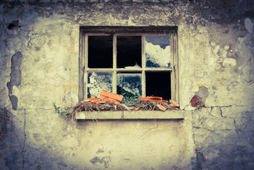 abandoned building © UMB-O