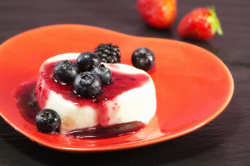 panna cotta wth berries