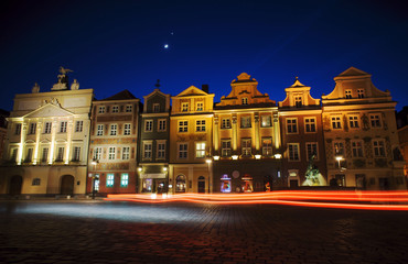 Kamienice i księżyc na Starym Rynku w Poznaniu 3