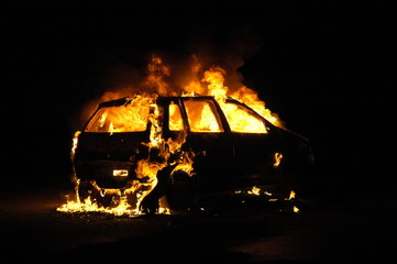 Brennendes Auto (Feuerwehrübung)