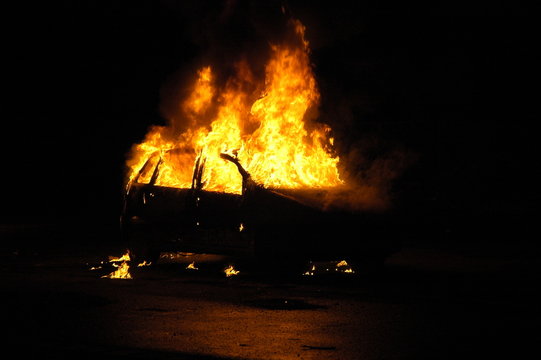 Brennendes Auto (Feuerwehrübung)