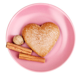 Heart-shaped cookie with cinnamon and nutmeg