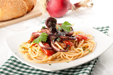 Pasta with octopus and tomato