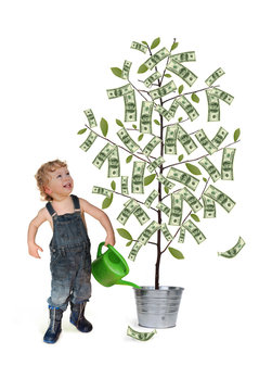 Kind in Jeans Anzug gie&szlig;t einen Geld-Baum