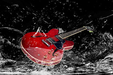 E-Gitarre mit Wasserspritzern - obrazy, fototapety, plakaty