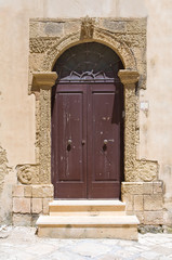 Fototapeta na wymiar Drewniane drzwi. Otranto. Apulia. Włochy.
