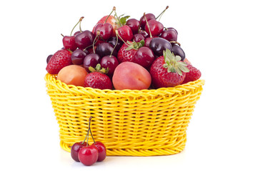 Fototapeta na wymiar Basket with fruit