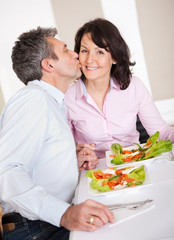 Obraz na płótnie Canvas Mature couple having lunch at home