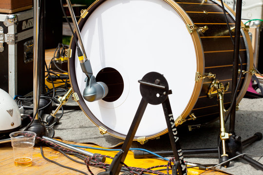Drum and microphone