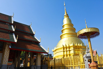 Fototapeta premium Golden Pagoda at Wat Phra That Hariphunchai , Lamphun Province,