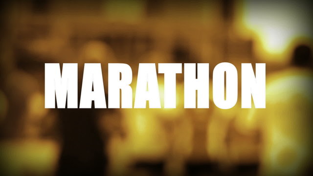 Marathon Schriftzug mit L&auml;ufern im Hintergrund