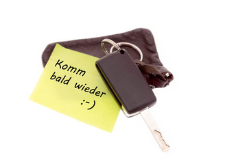 Autoschlüssel mit Notiz Komm bald wieder