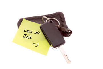 Autoschlüssel mit Notiz Lass die Zeit