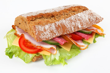 Baguette mit Salami und Schinken