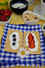 Knäckebrot mit Erdbeeren