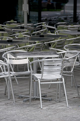 Straßencafe Metallmöblierung