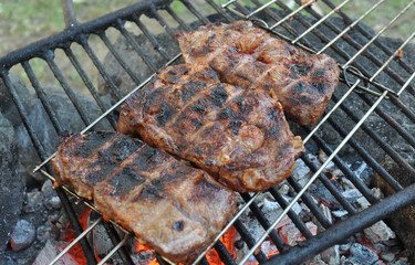 Steaks auf dem Grill