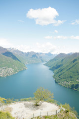 Fototapeta na wymiar Jezioro w Szwajcarii