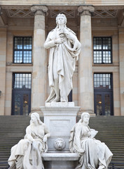 Schiller - Schillerdenkmal am Gendarmenmarkt in Berlin