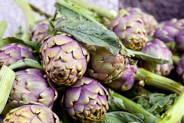 Obraz premium Fresh green artichokes