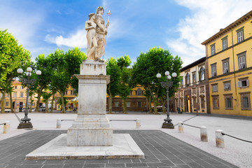 Fototapeta na wymiar Piazza Napoleone w Lucca, Toskania, Włochy