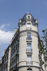 Fototapeta na wymiar Immeuble du quartier d'Auteuil à Paris 