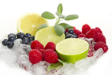 Rolgordijnen fruit op ijs © fotograf-halle.com